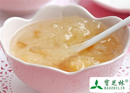 桃胶炖银耳