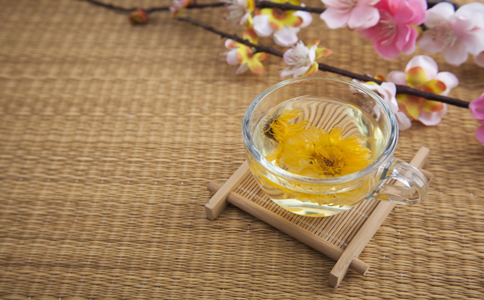 菊花泡水喝的禁忌有哪些