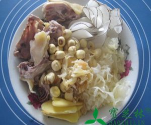 莲子银耳鸡汤的功效与作用:治神经衰弱