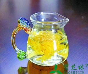 喝点菊花茶可以消除眼部疲劳